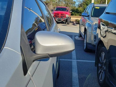 Used 2019 Toyota Corolla LE image 11