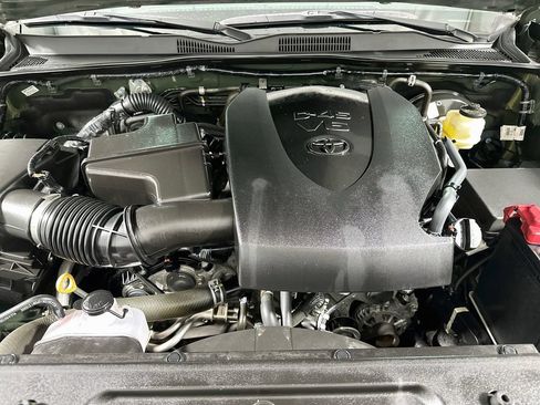 Used 2021 Toyota Tacoma TRD Sport w/ Technology Package AWD/4WD image 19