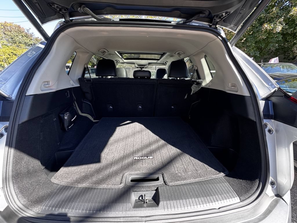 Used 2021 Nissan Rogue SV w/ Premium Package AWD/4WD image 14