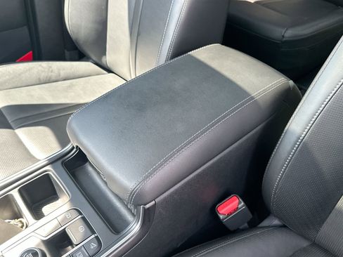 Used 2025 Kia Sorento EX w/ Panoramic Sunroof Package image 21