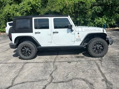 Used 2017 Jeep Wrangler Unlimited Sport w/ Connectivity Group AWD/4WD image 5
