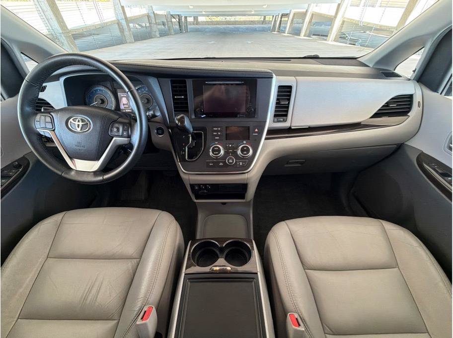 Used 2017 Toyota Sienna XLE w/ XLE Navigation Package FWD image 16