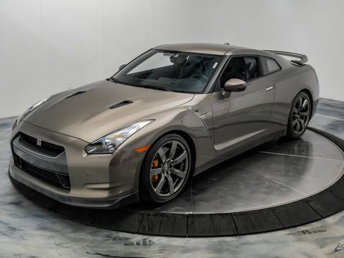 Used 2009 Nissan GT-R Premium AWD/4WD image 7