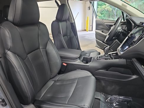 Used 2025 Subaru Outback Touring AWD/4WD image 10