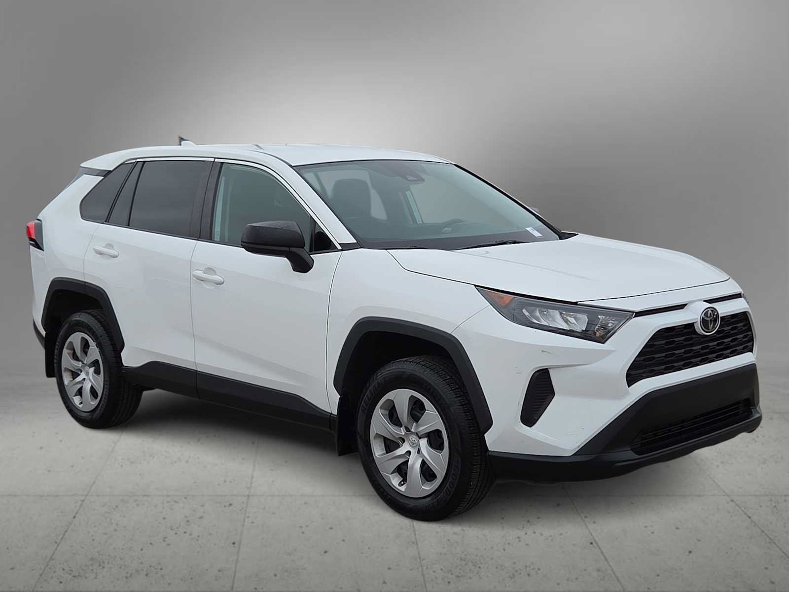 Used 2022 Toyota RAV4 LE AWD/4WD image 2