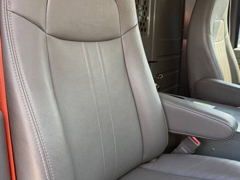 Used 2015 Chevrolet Express 2500 RWD image 42