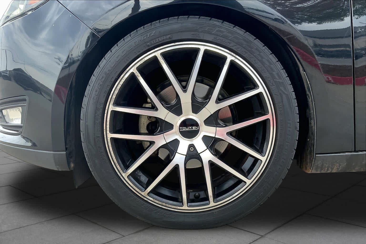 Used 2018 Ford Focus SE w/ SE Appearance Package FWD image 11