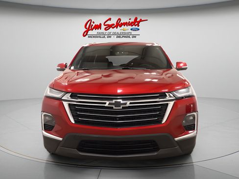 Used 2023 Chevrolet Traverse LT FWD image 2