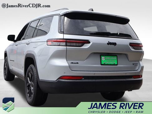 Used 2024 Jeep Grand Cherokee L Laredo AWD/4WD image 3