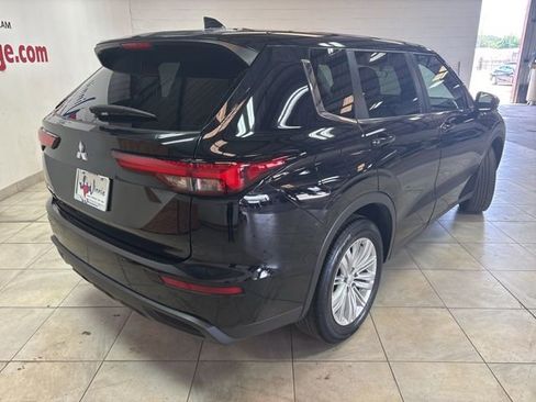 Used 2024 Mitsubishi Outlander ES FWD image 25