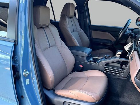 Used 2025 Toyota 4Runner Limited AWD/4WD image 9