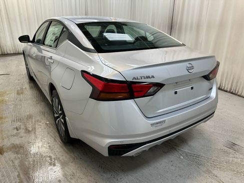 New 2025 Nissan Altima 2.5 SV image 2