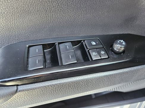 Used 2025 Toyota Camry LE image 31