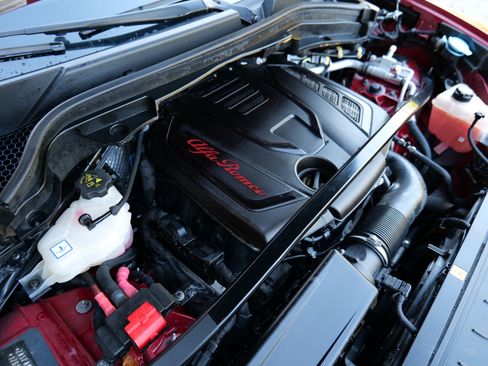 Used 2018 Alfa Romeo Stelvio Ti Sport image 55