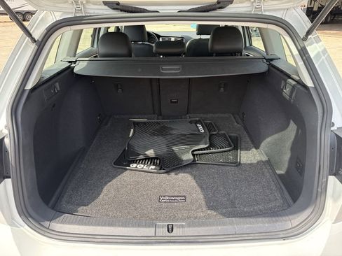 Used 2019 Volkswagen Golf SE image 25