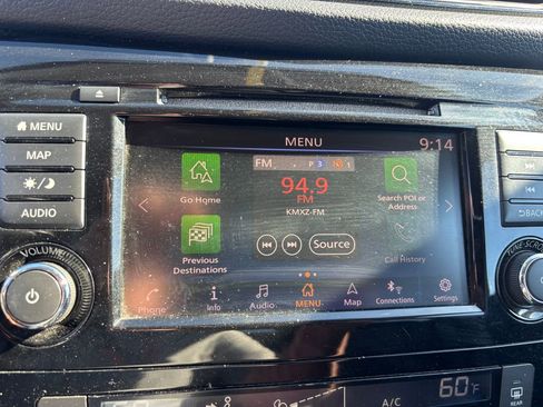 Used 2018 Nissan Rogue SV w/ Premium Package image 9