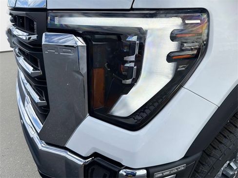 New 2026 GMC Sierra 2500 SLT w/ SLT Premium Package image 9