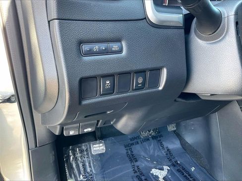 Used 2024 Nissan Murano SV image 25