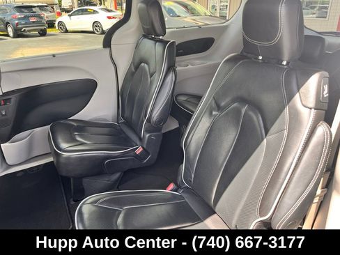 Used 2023 Chrysler Pacifica Limited FWD image 10