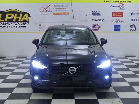 Used 2024 Volvo S60 B5 Plus image 4