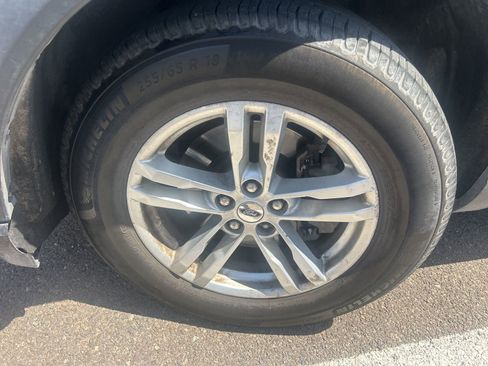 Used 2022 Ford Explorer XLT w/ Equipment Group 202A image 9