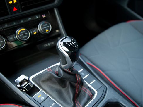 Used 2024 Volkswagen Jetta GLI 40th Anniversary Edition FWD image 9