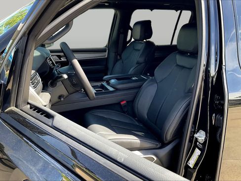 New 2026 Jeep Grand Wagoneer Limited AWD/4WD image 9