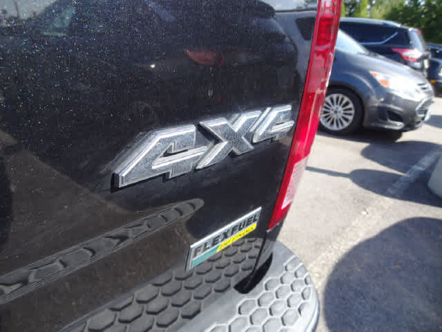 Used 2017 RAM 1500 Classic SLT AWD/4WD image 9