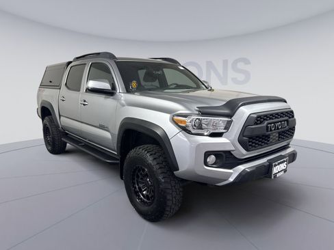 Used 2022 Toyota Tacoma TRD Off-Road AWD/4WD image 10