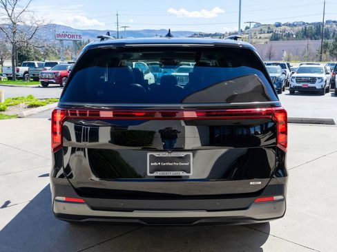 Certified 2025 Kia Carnival SX FWD image 6