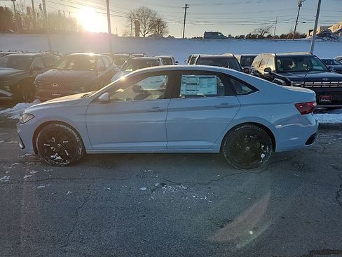 New 2026 Volkswagen Jetta SE image 4