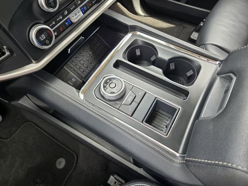 Used 2024 Ford Expedition XLT RWD image 30