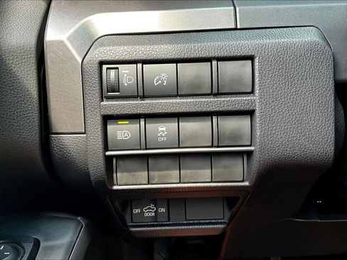 Used 2025 Toyota Tacoma SR5 image 33