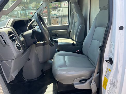 Used 2015 Ford E-350 and Econoline 350 Super Duty image 6