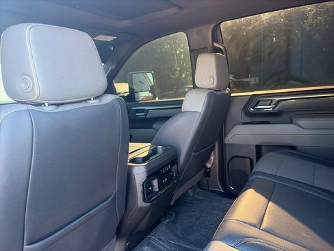 Used 2025 Chevrolet Silverado 2500 ZR2 w/ Technology Package AWD/4WD image 8