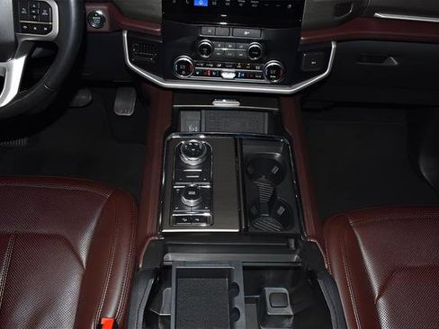 Used 2024 Ford Expedition Limited image 23