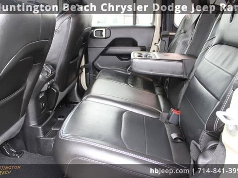 Used 2022 Jeep Wrangler Unlimited Sahara image 42