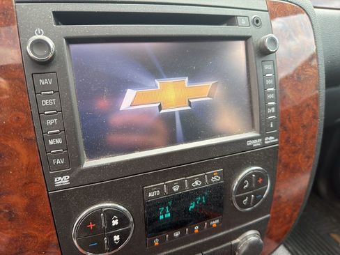 Used 2013 Chevrolet Avalanche LTZ AWD/4WD image 17