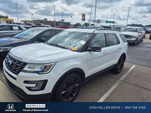 Used 2017 Ford Explorer XLT w/ Equipment Group 202A AWD/4WD image 1