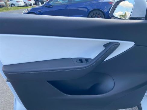 Used 2021 Tesla Model Y Long Range AWD/4WD image 12