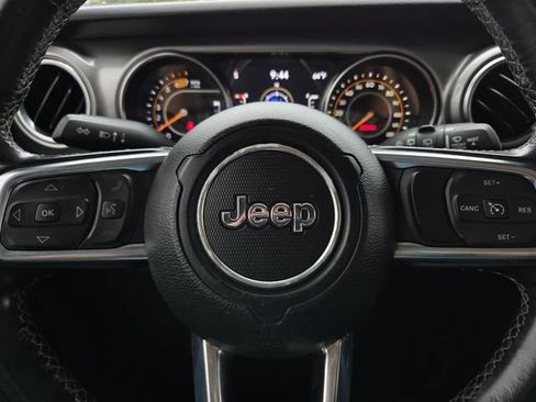 Used 2020 Jeep Wrangler Unlimited Sahara AWD/4WD image 28