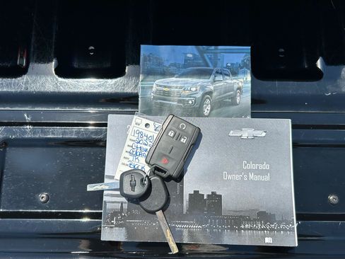 Used 2022 Chevrolet Colorado LT w/ LT Convenience Package AWD/4WD image 38