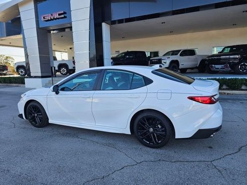 Used 2026 Toyota Camry SE FWD image 2