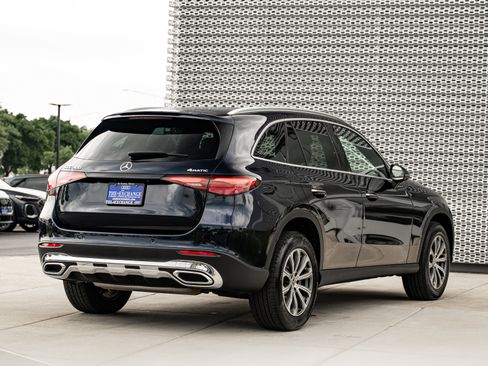 Used 2024 Mercedes-Benz GLC 300 4MATIC image 4