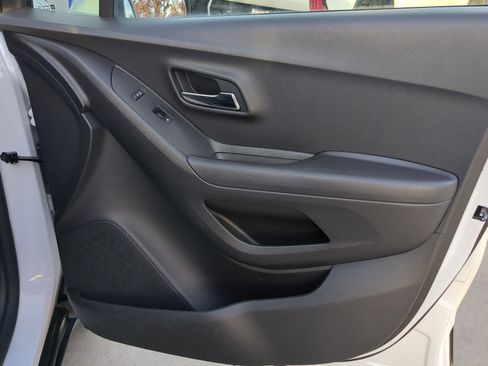 Used 2020 Chevrolet Trax LT w/ Driver Confidence Package image 28