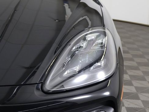 Used 2023 Porsche Cayenne Platinum Edition image 17