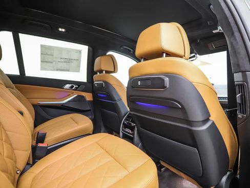 Used 2025 BMW X7 xDrive40i w/ M Sport Package image 25