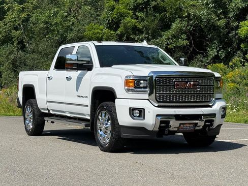Used 2019 GMC Sierra 2500 Denali w/ LPO, Protection Package AWD/4WD image 5