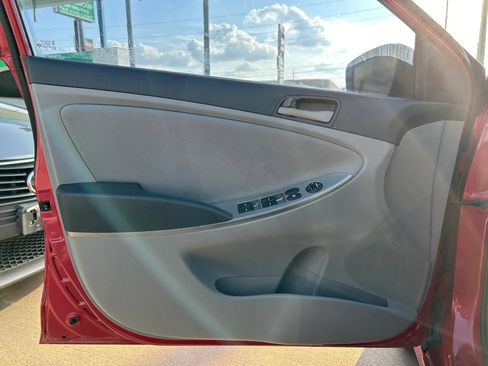 Used 2017 Hyundai Accent SE FWD image 12