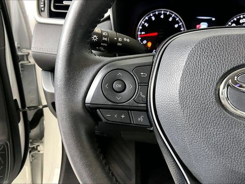 Used 2020 Toyota RAV4 XLE Premium FWD image 14